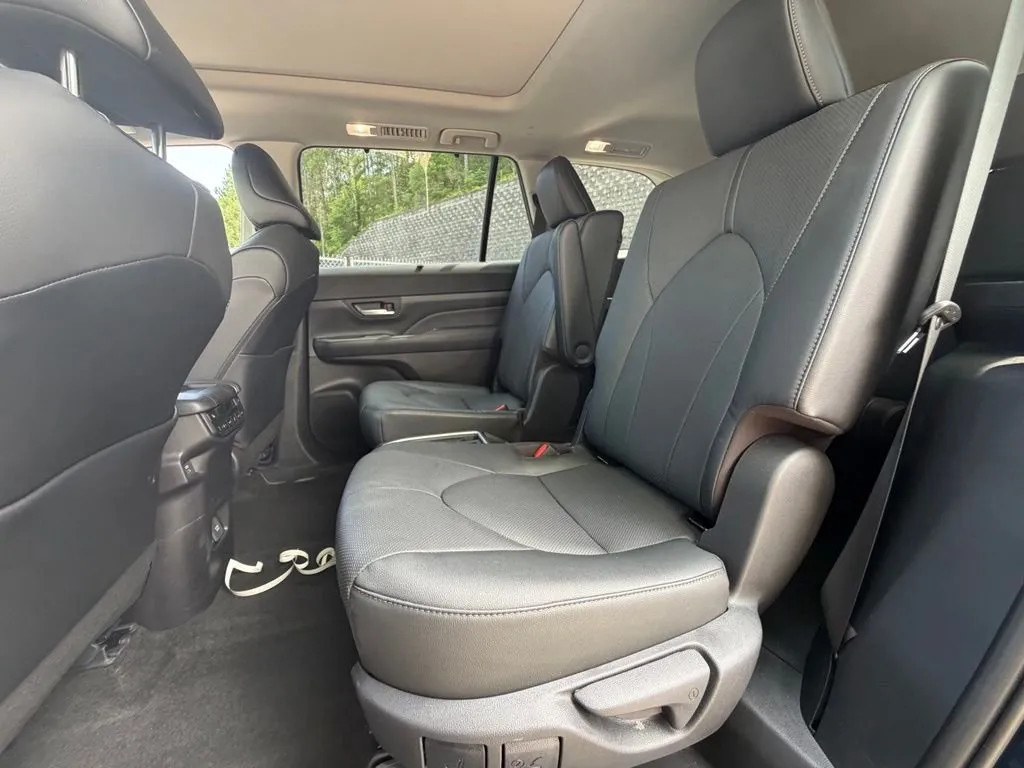 2026 Toyota Grand Highlander Hybrid Limited thumbnail 8