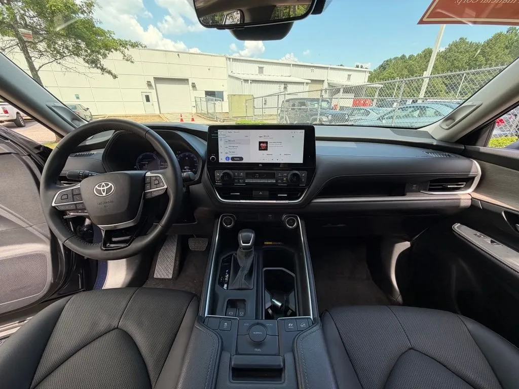 2026 Toyota Grand Highlander Hybrid Limited thumbnail 9