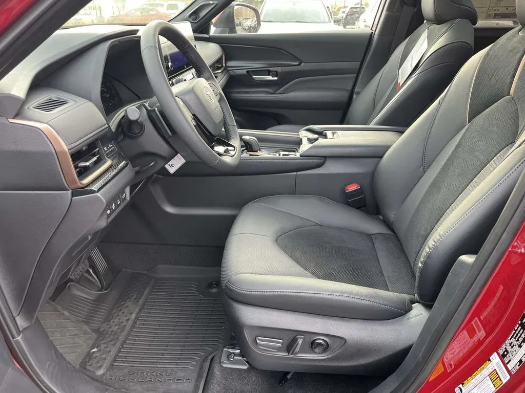 2026 Toyota Grand Highlander Hybrid MAX Limited thumbnail 11
