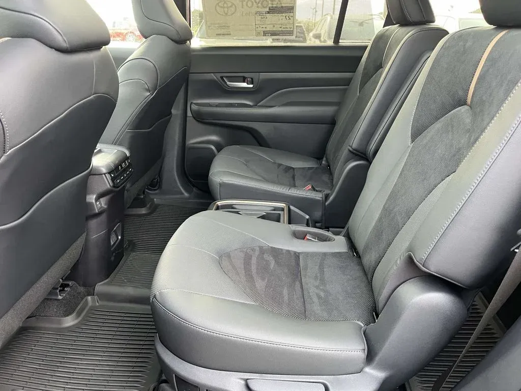 2026 Toyota Grand Highlander Hybrid MAX Limited thumbnail 9