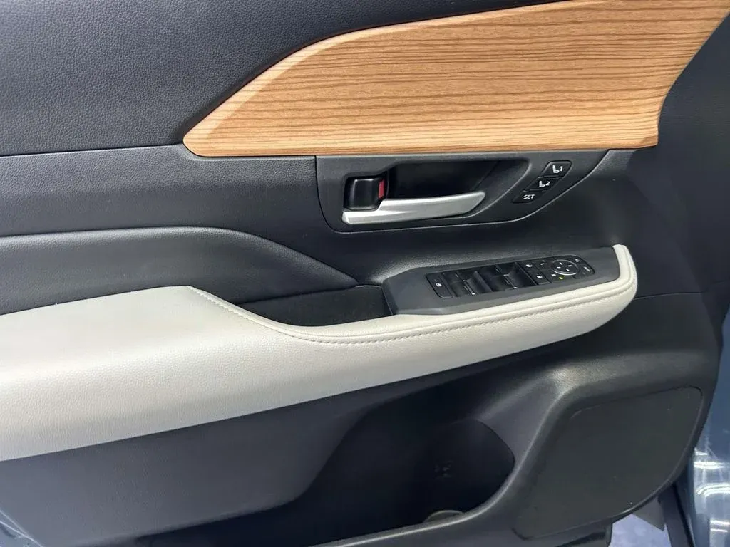 2026 Toyota Grand Highlander Limited thumbnail 17