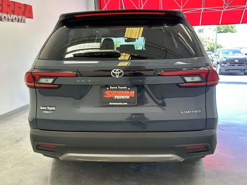 2026 Toyota Grand Highlander Limited thumbnail 4