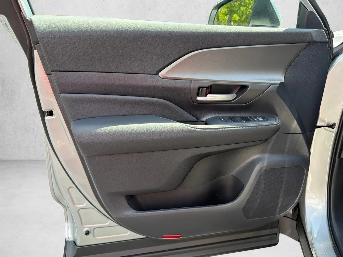 2026 Toyota Grand Highlander XLE thumbnail 10
