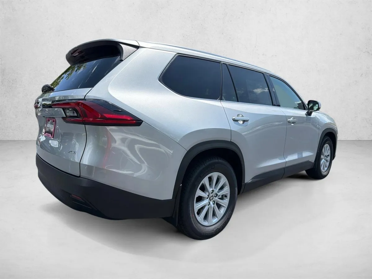 2026 Toyota Grand Highlander XLE thumbnail 3