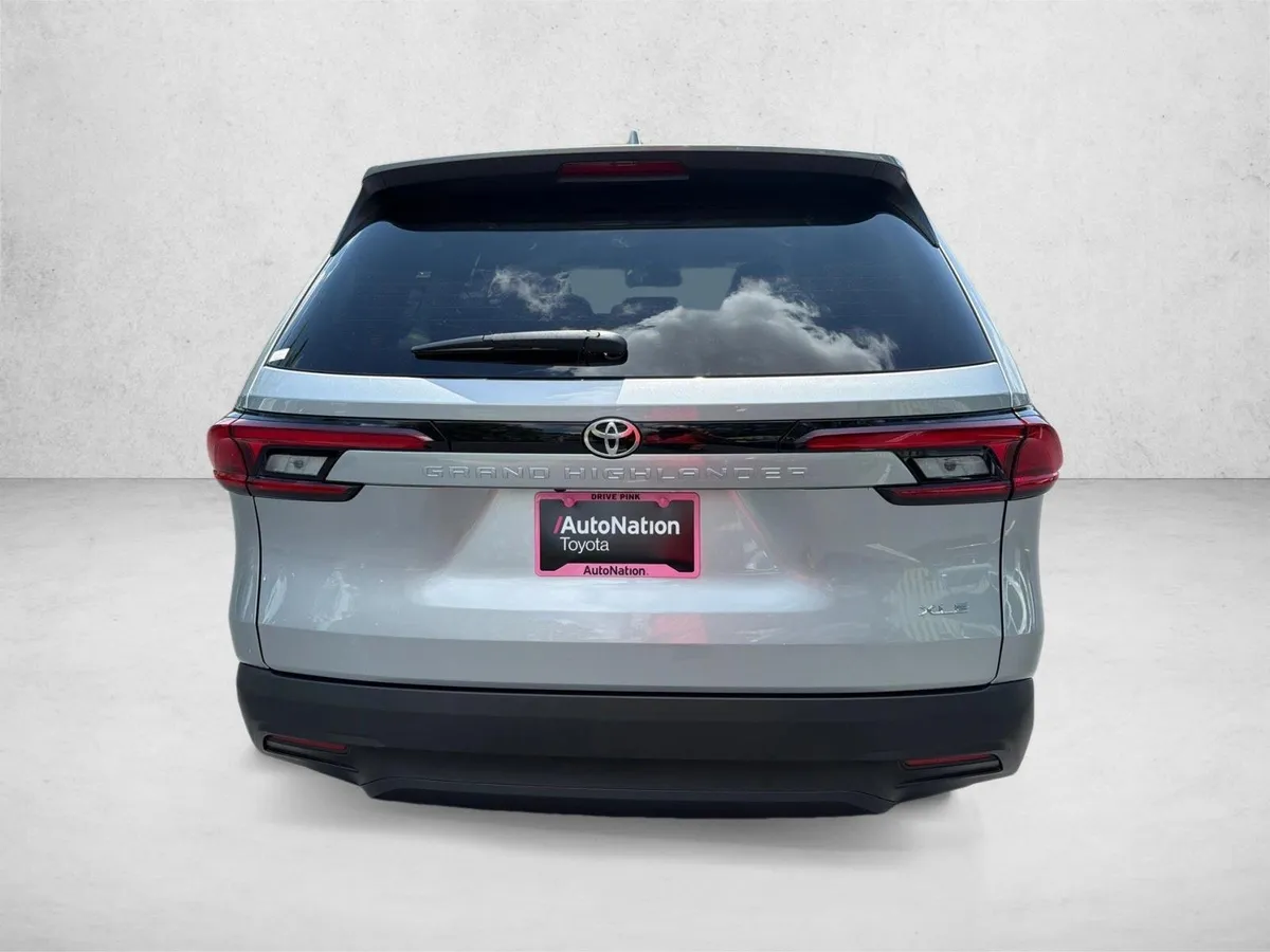2026 Toyota Grand Highlander XLE thumbnail 4