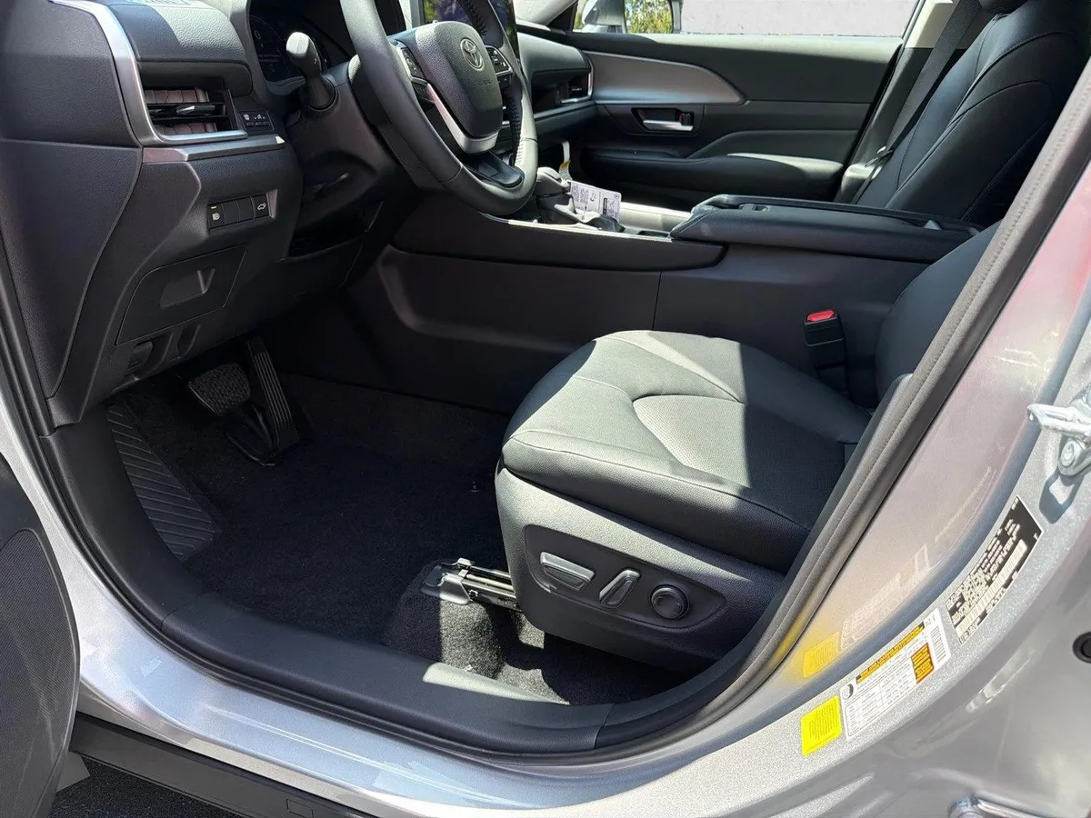 2026 Toyota Grand Highlander XLE thumbnail 9
