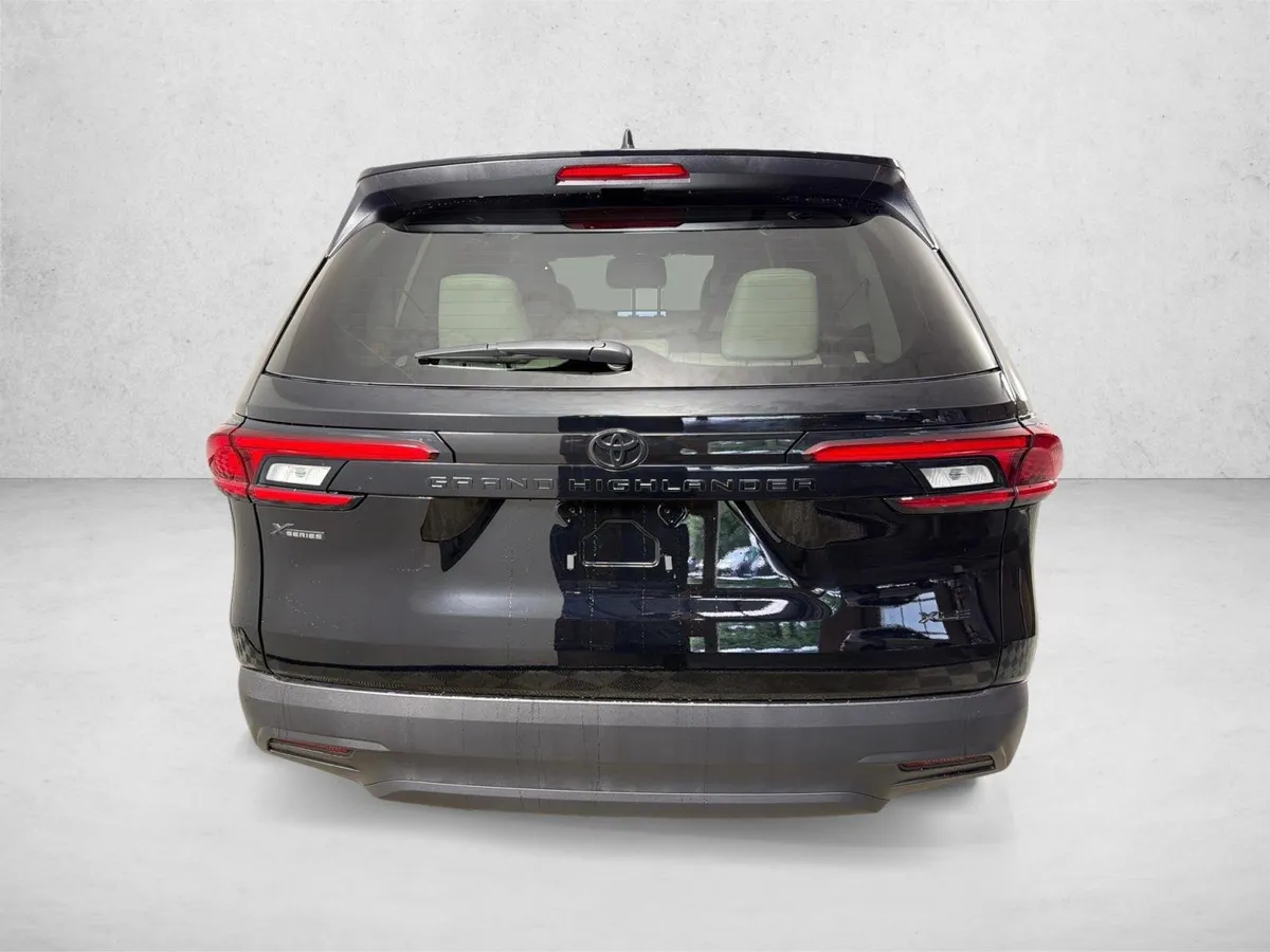 2026 Toyota Grand Highlander XLE thumbnail 4