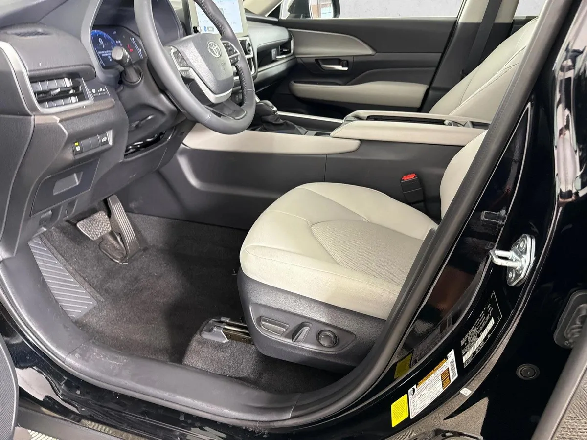 2026 Toyota Grand Highlander XLE thumbnail 9