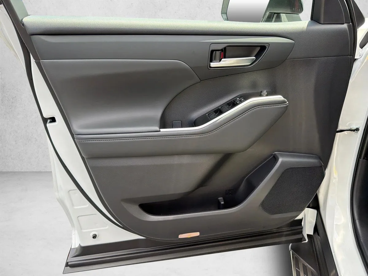 2026 Toyota Highlander Hybrid XLE thumbnail 10