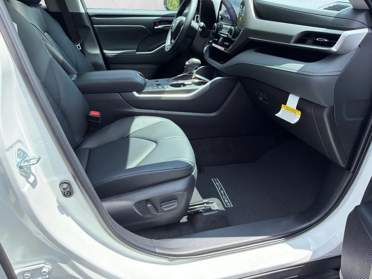 2026 Toyota Highlander Hybrid XLE thumbnail 13