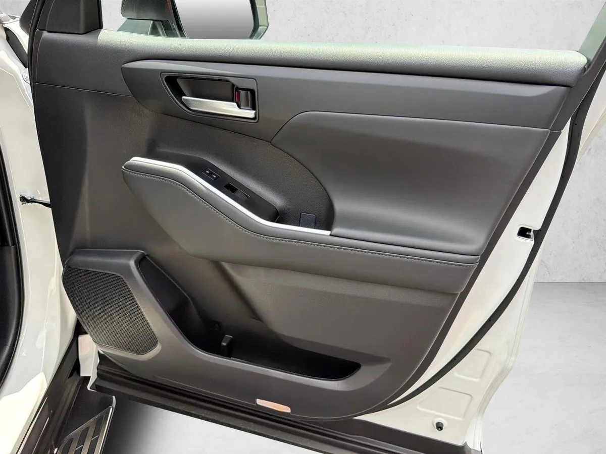2026 Toyota Highlander Hybrid XLE thumbnail 14