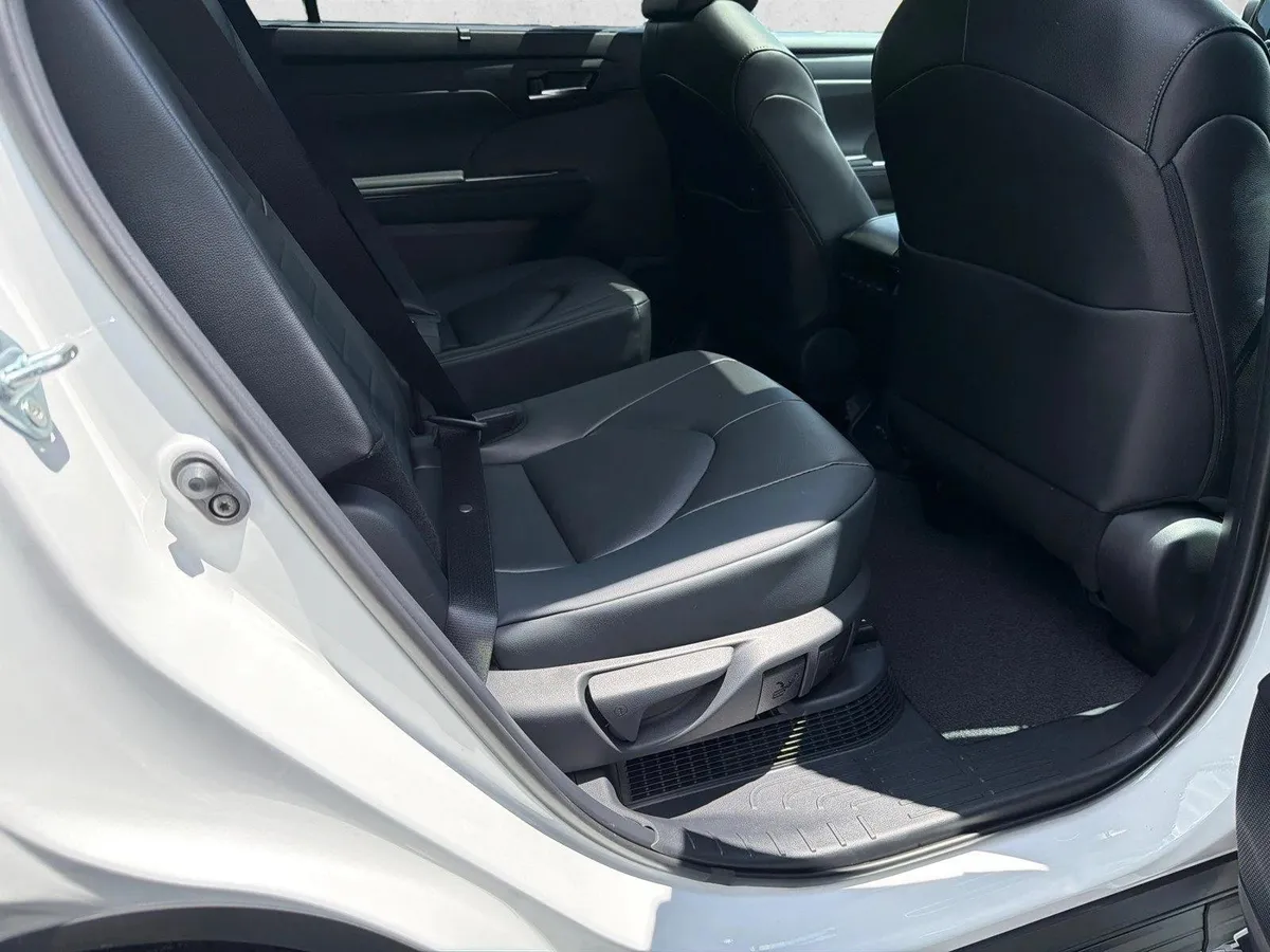 2026 Toyota Highlander Hybrid XLE thumbnail 15