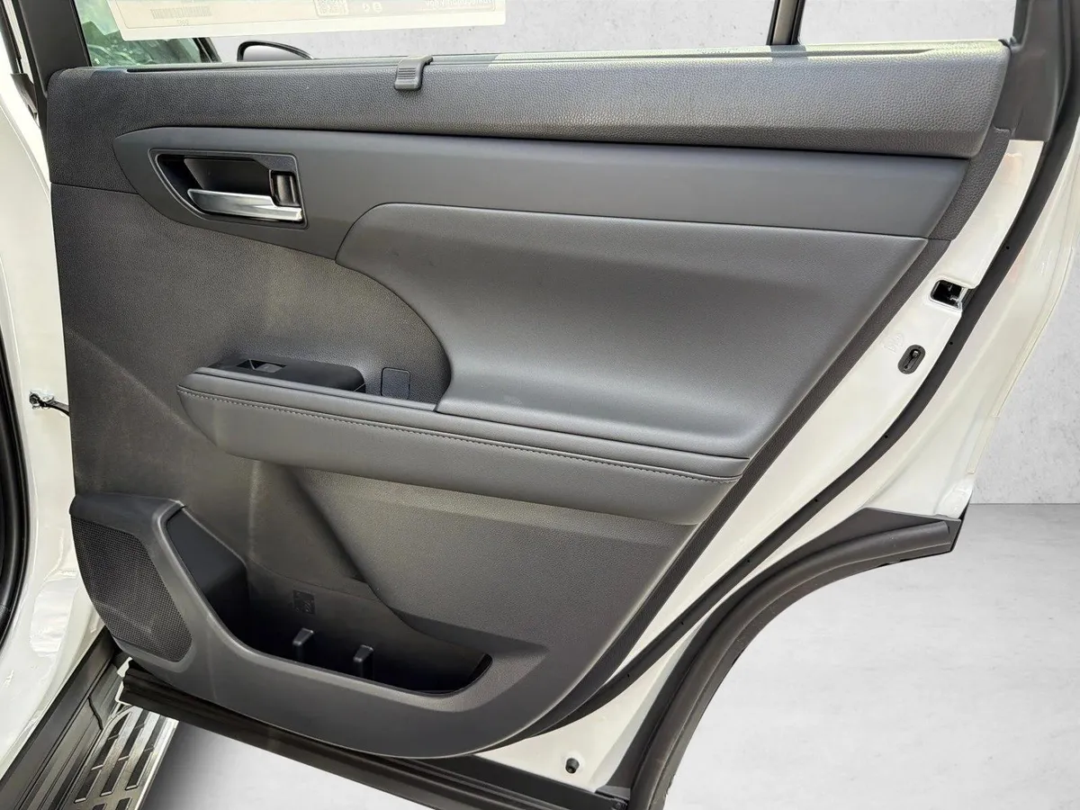 2026 Toyota Highlander Hybrid XLE thumbnail 16