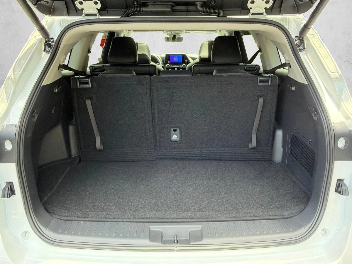 2026 Toyota Highlander Hybrid XLE thumbnail 18