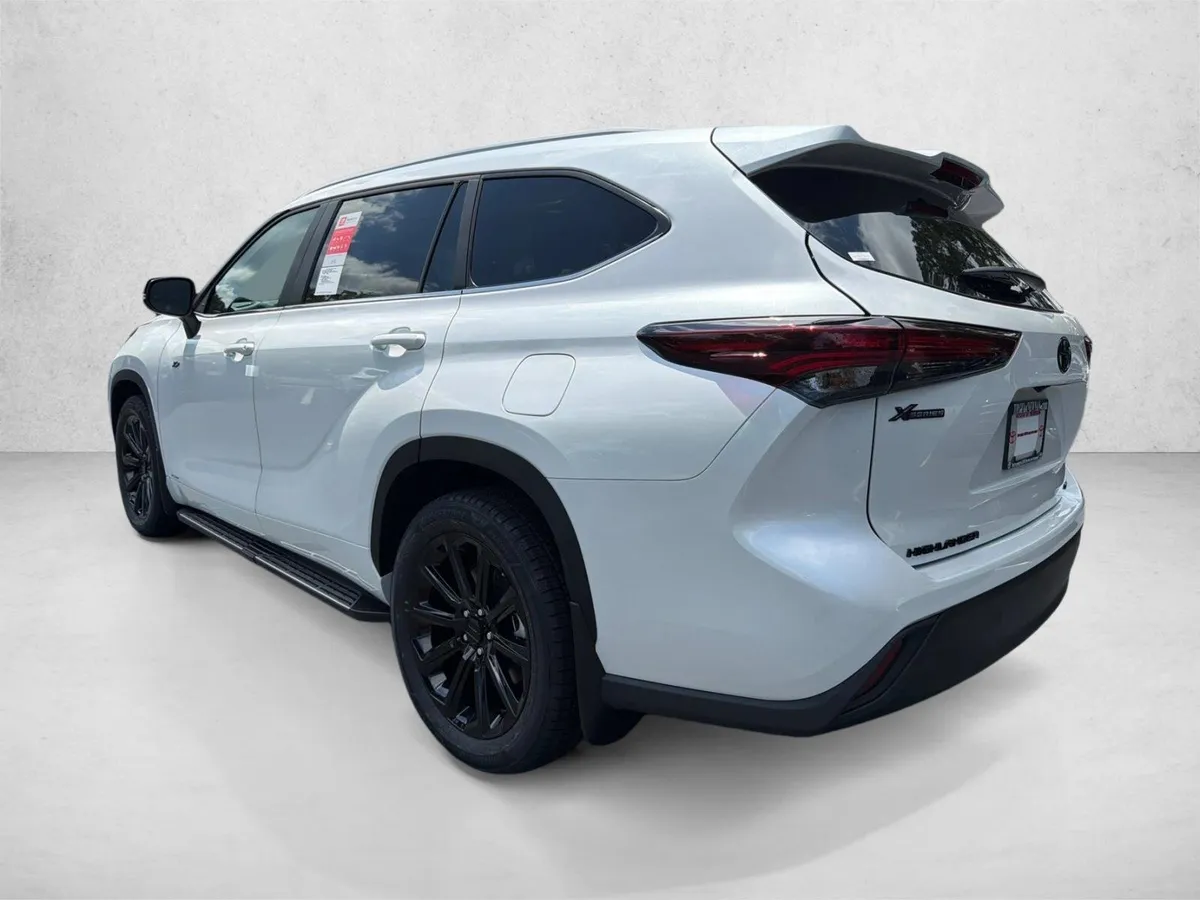 2026 Toyota Highlander Hybrid XLE thumbnail 5