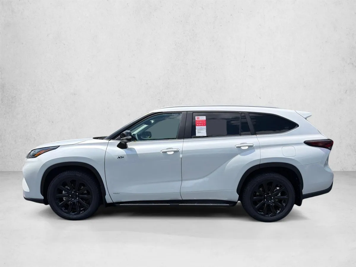 2026 Toyota Highlander Hybrid XLE thumbnail 6