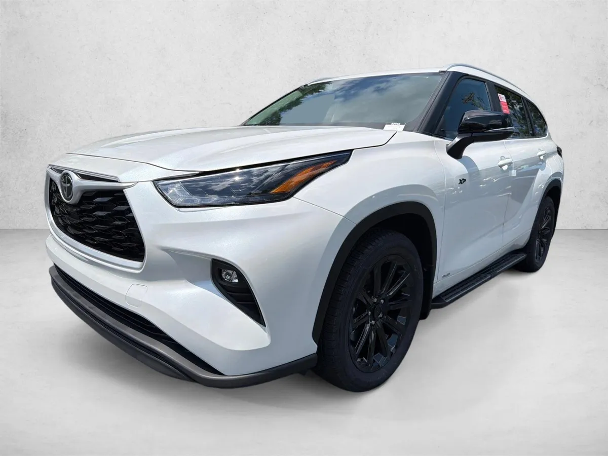 2026 Toyota Highlander Hybrid XLE thumbnail 7
