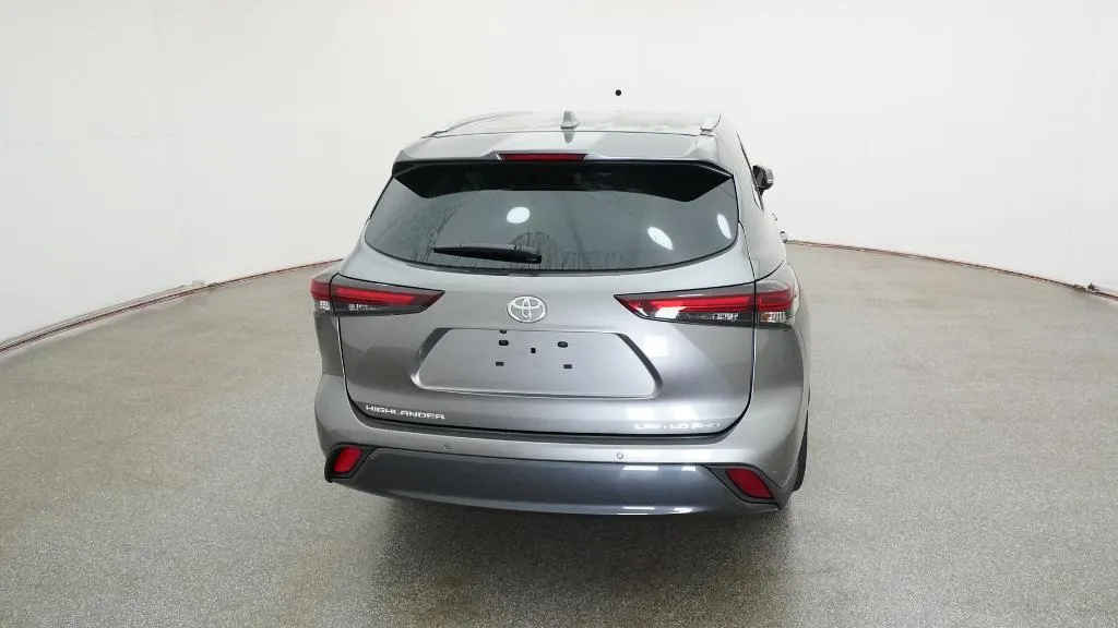 2026 Toyota Highlander Limited thumbnail 10