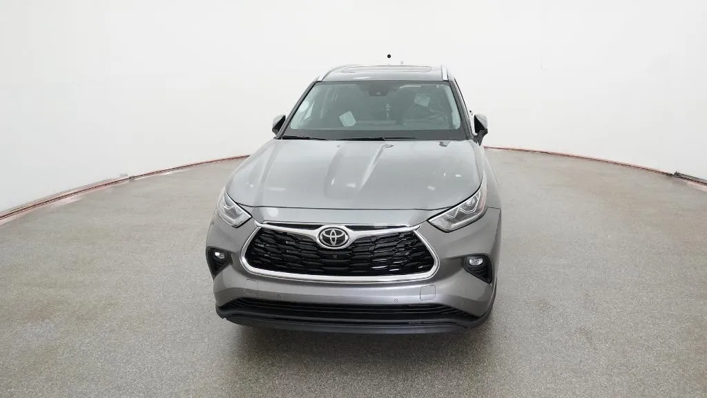 2026 Toyota Highlander Limited thumbnail 11