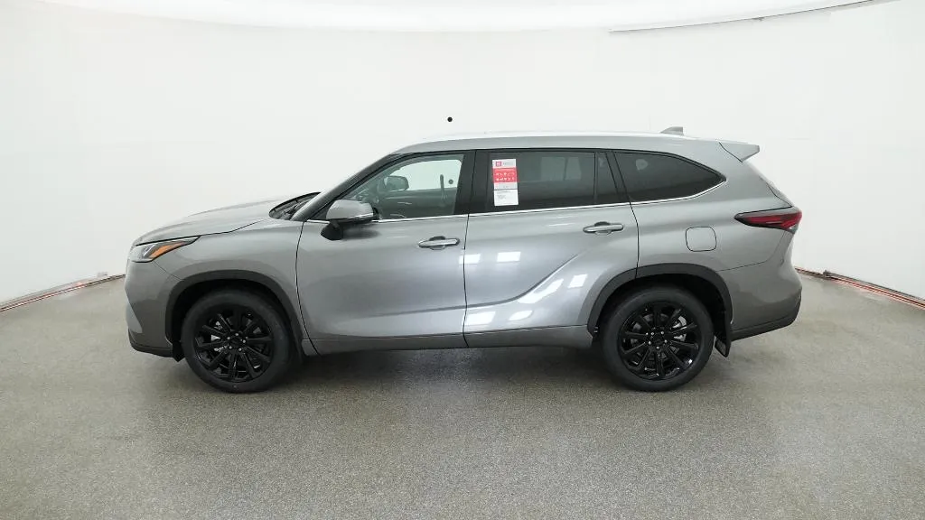2026 Toyota Highlander Limited thumbnail 17