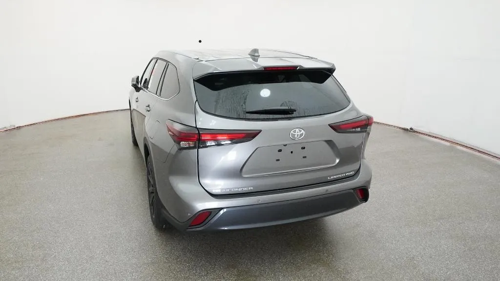 2026 Toyota Highlander Limited thumbnail 18