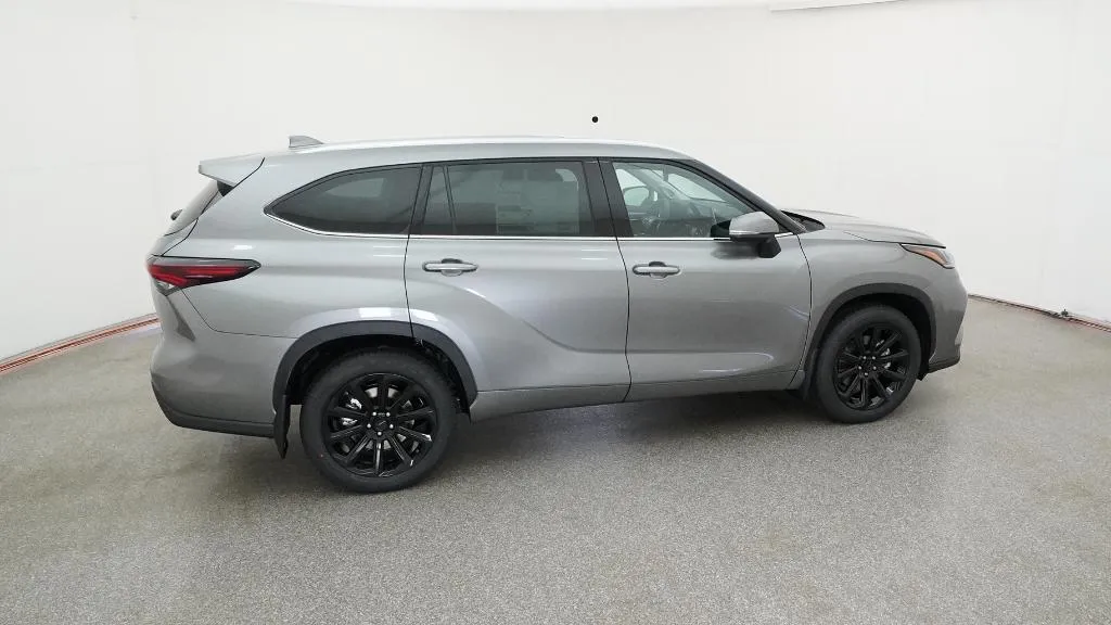 2026 Toyota Highlander Limited thumbnail 19
