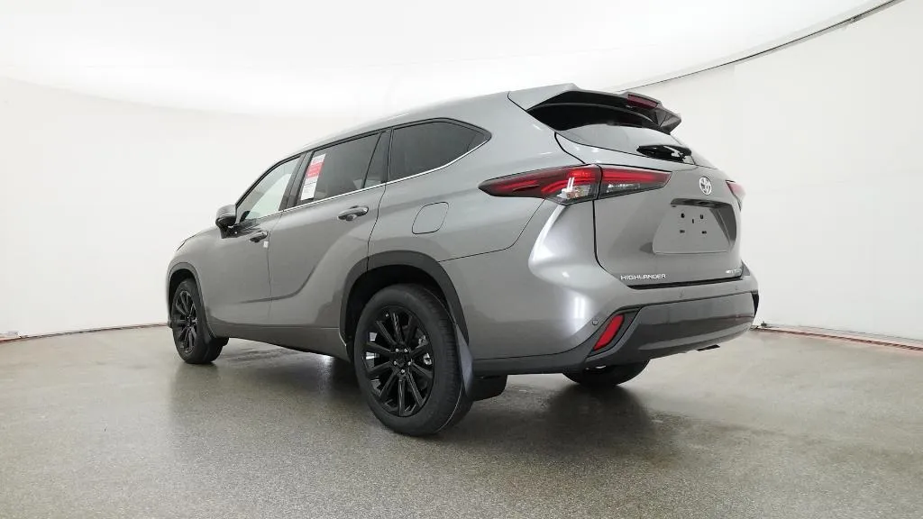 2026 Toyota Highlander Limited thumbnail 2