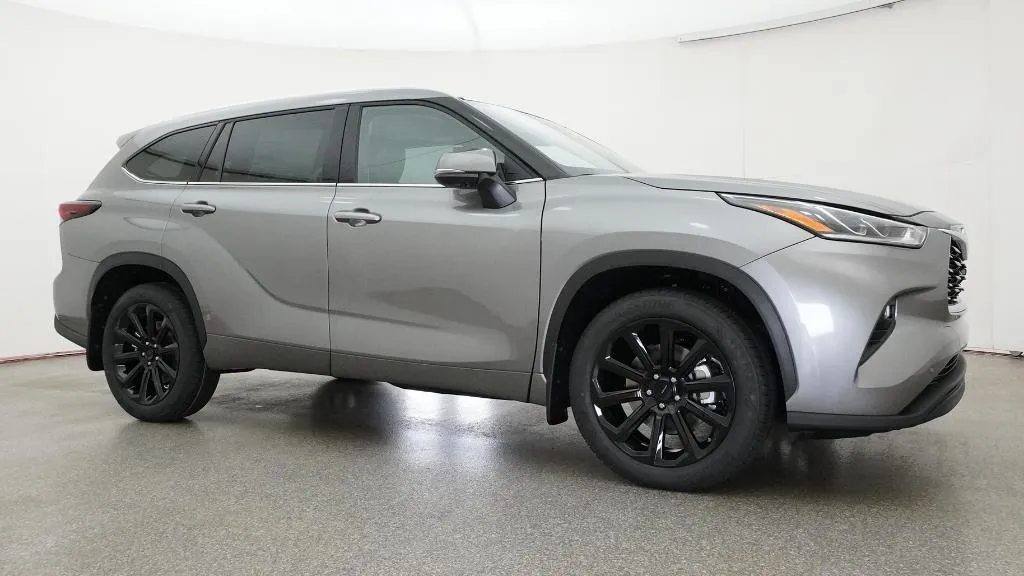 2026 Toyota Highlander Limited thumbnail 4