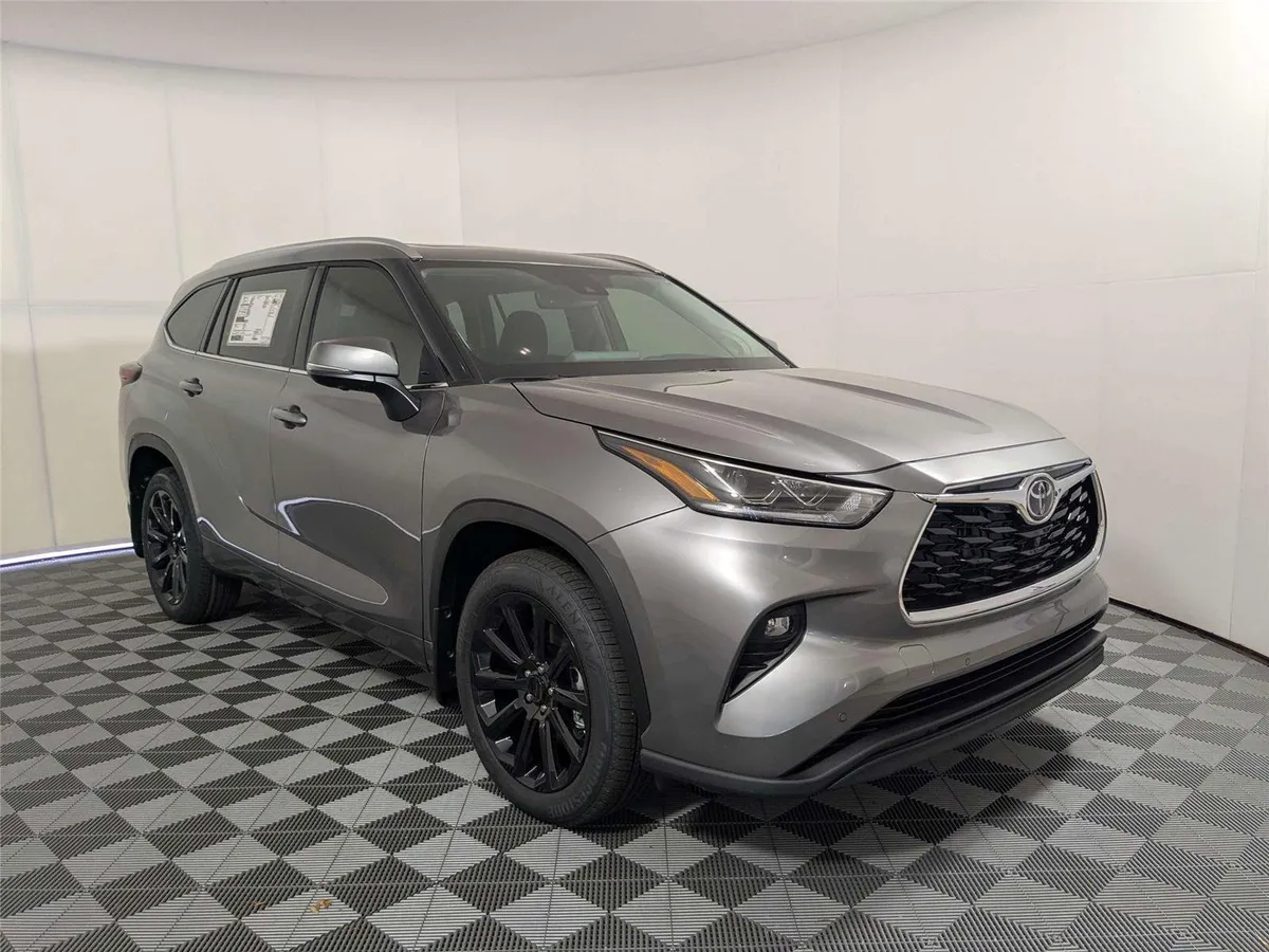 2026 Toyota Highlander Limited thumbnail 47