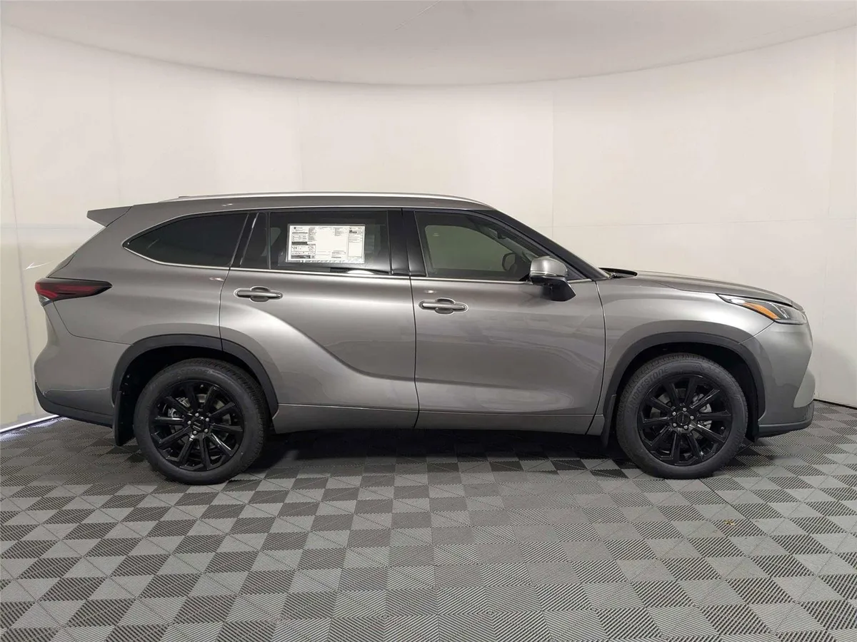 2026 Toyota Highlander Limited thumbnail 48