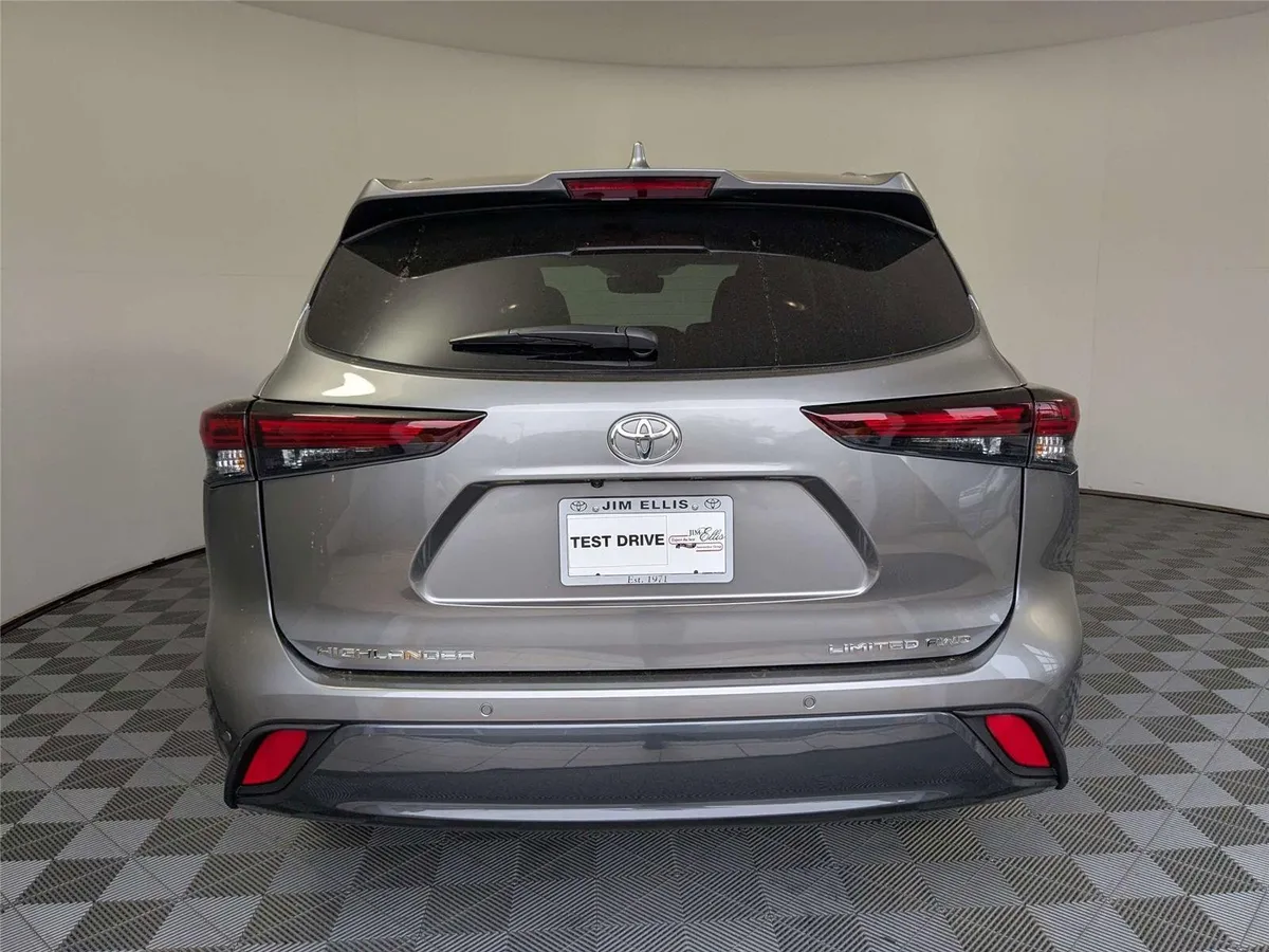 2026 Toyota Highlander Limited thumbnail 50