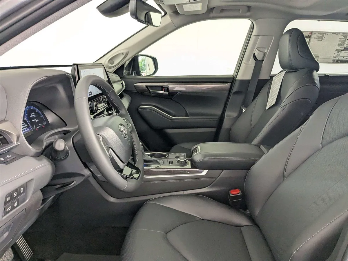 2026 Toyota Highlander Limited thumbnail 52