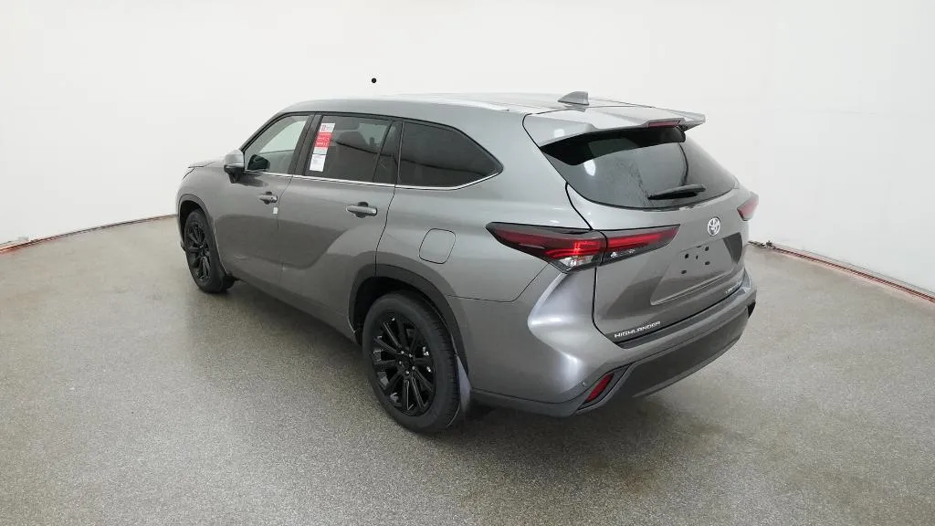 2026 Toyota Highlander Limited thumbnail 6