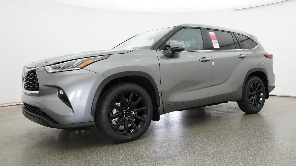 2026 Toyota Highlander Limited thumbnail 8