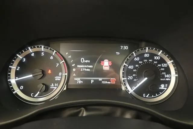 2026 Toyota Highlander XLE thumbnail 10