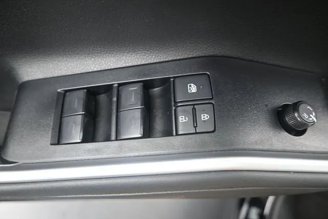 2026 Toyota Highlander XLE thumbnail 11