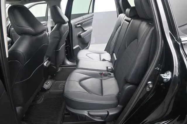 2026 Toyota Highlander XLE thumbnail 14