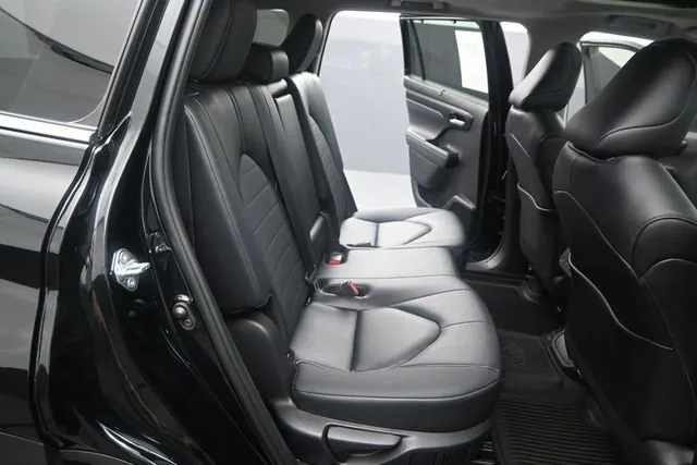 2026 Toyota Highlander XLE thumbnail 17