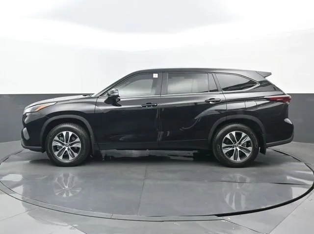 2026 Toyota Highlander XLE thumbnail 24