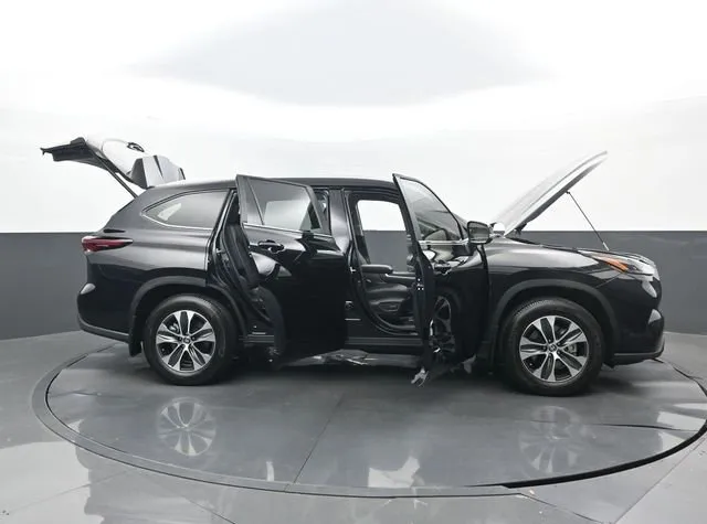 2026 Toyota Highlander XLE thumbnail 34