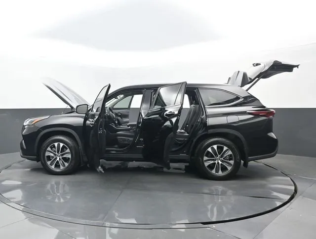 2026 Toyota Highlander XLE thumbnail 35