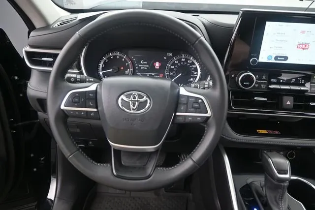 2026 Toyota Highlander XLE thumbnail 7