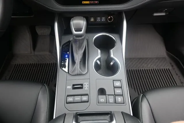 2026 Toyota Highlander XLE thumbnail 9