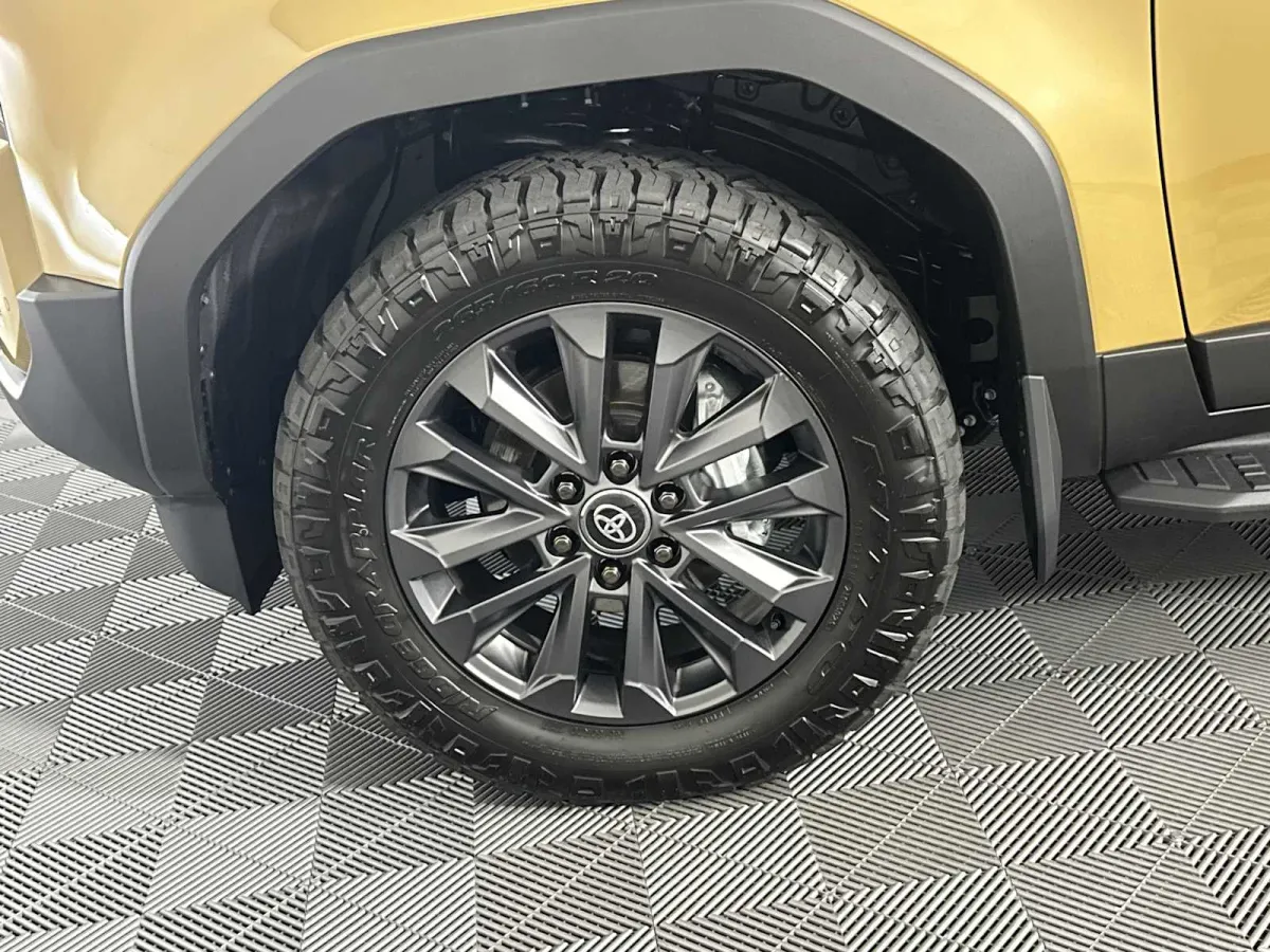 2026 Toyota Land Cruiser thumbnail 13