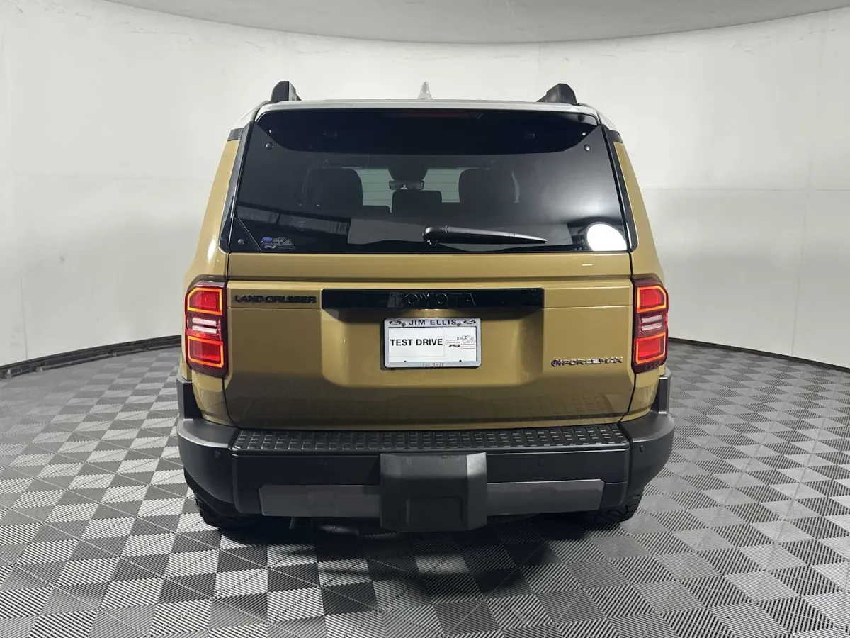 2026 Toyota Land Cruiser thumbnail 7