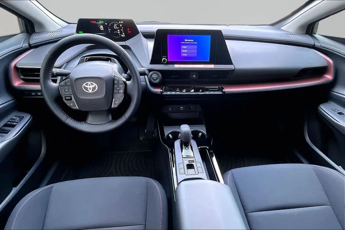2026 Toyota Prius Plug-In Hybrid SE thumbnail 16