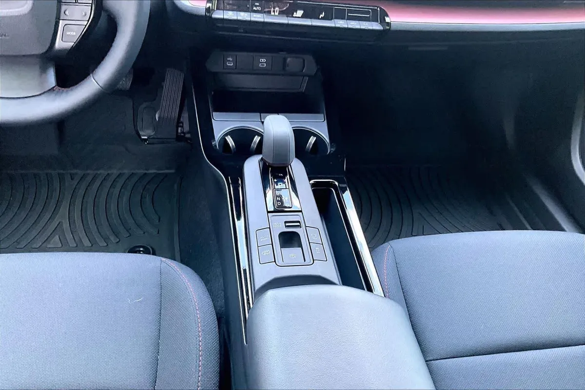 2026 Toyota Prius Plug-In Hybrid SE thumbnail 17