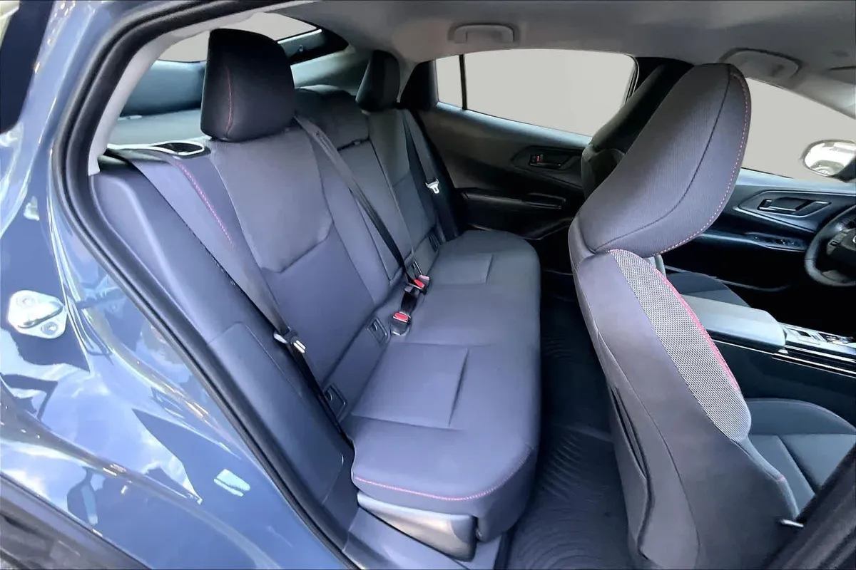2026 Toyota Prius Plug-In Hybrid SE thumbnail 20