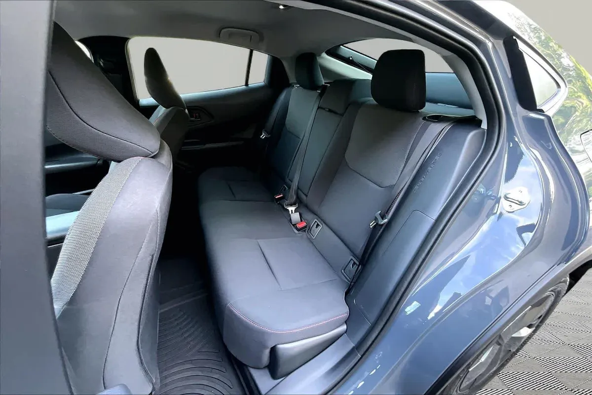 2026 Toyota Prius Plug-In Hybrid SE thumbnail 21