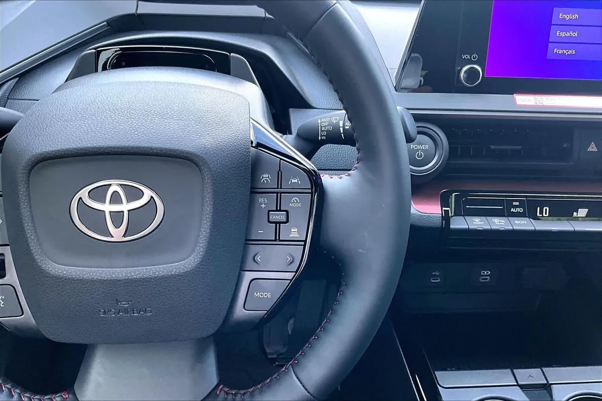 2026 Toyota Prius Plug-In Hybrid SE thumbnail 25